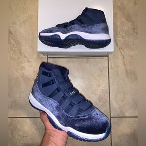 Jordan 11 Midnight Navy woman size 8